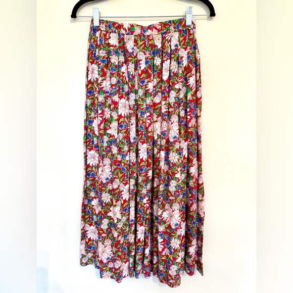 Vintage Susan Bristol Skirt with Red Floral Pattern - Picture 5 of 6